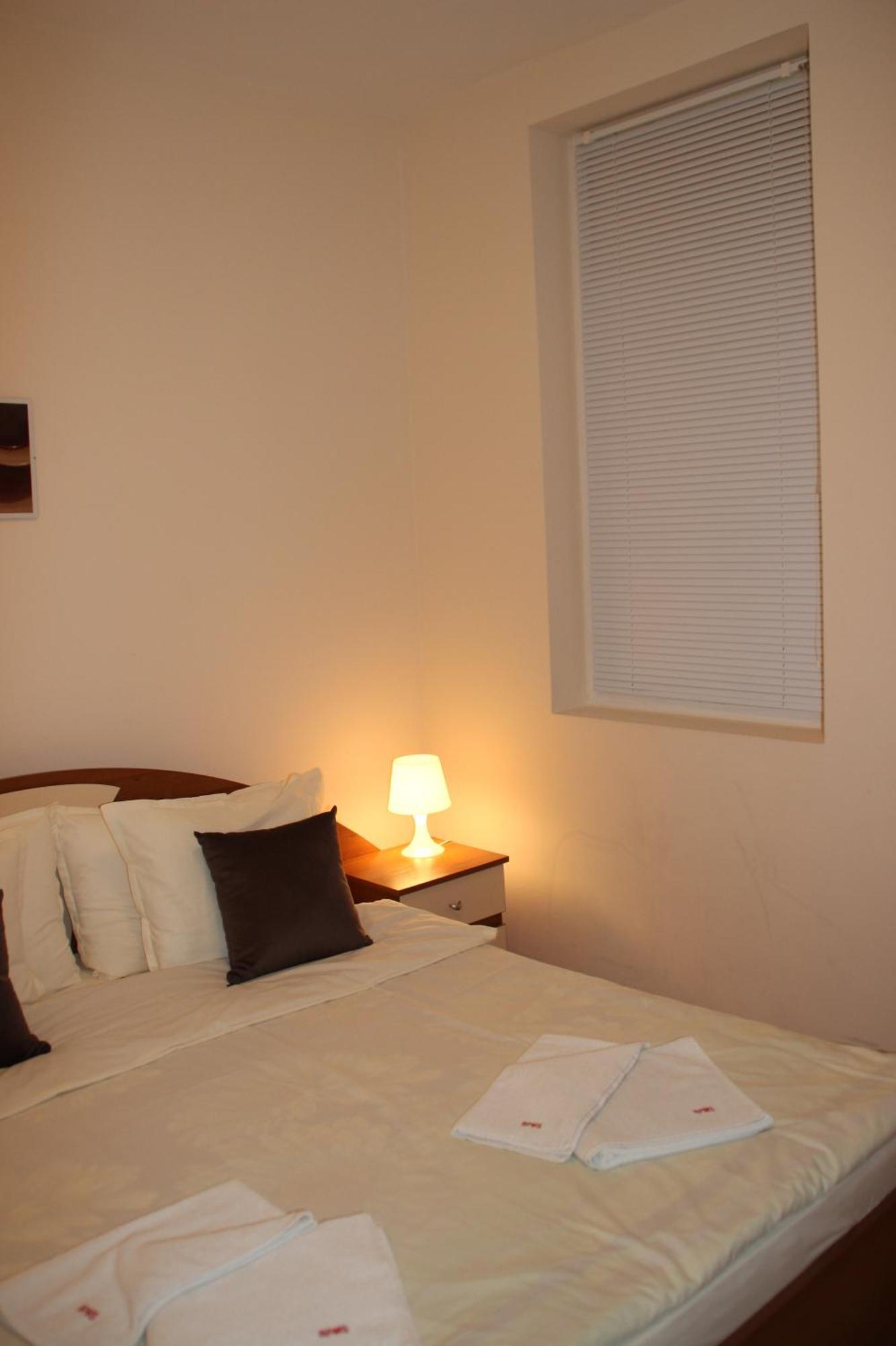 Charming One Bed Apartment 423 In Main Flora Building 보로베츠 외부 사진