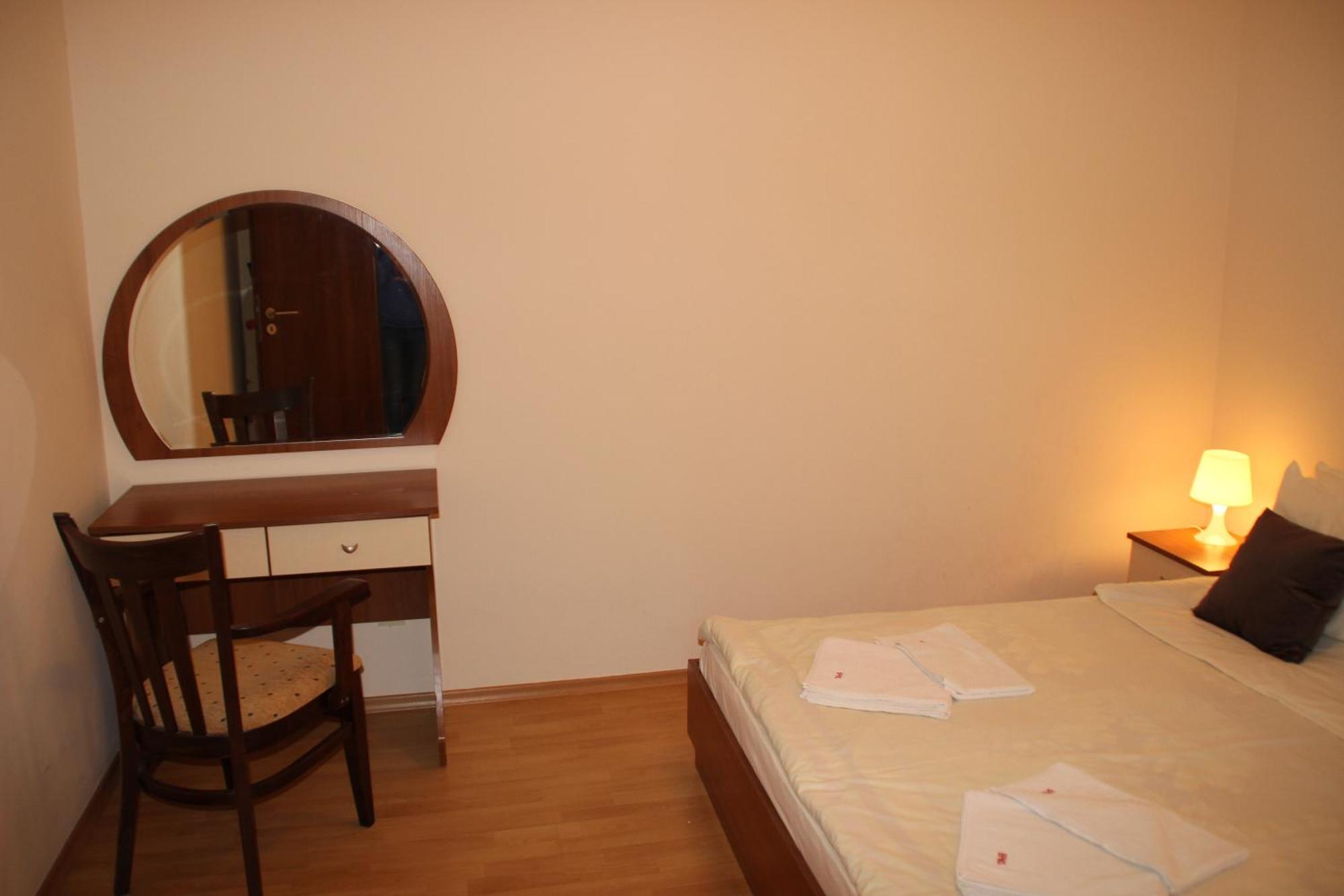 Charming One Bed Apartment 423 In Main Flora Building 보로베츠 외부 사진