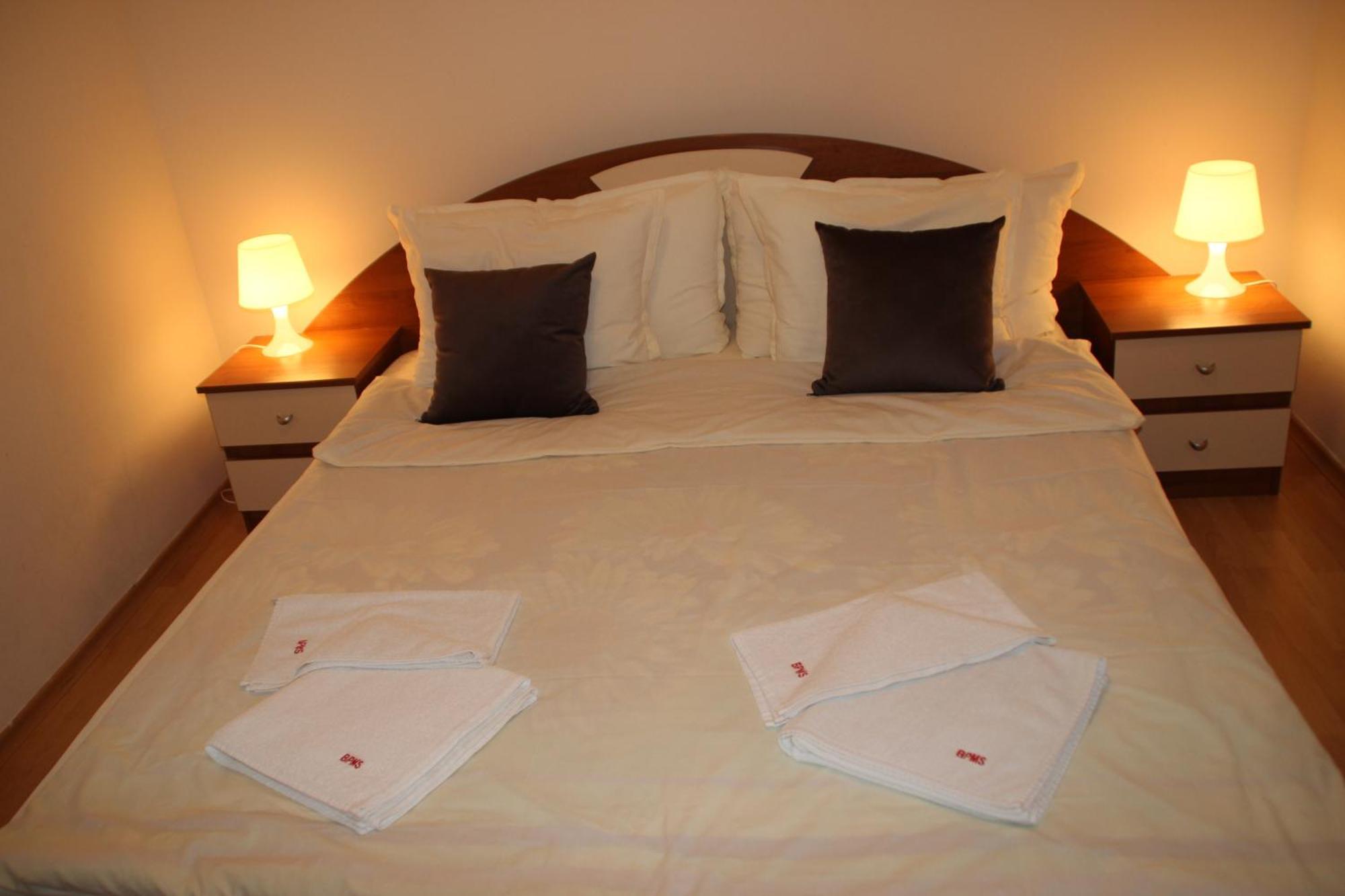 Charming One Bed Apartment 423 In Main Flora Building 보로베츠 외부 사진