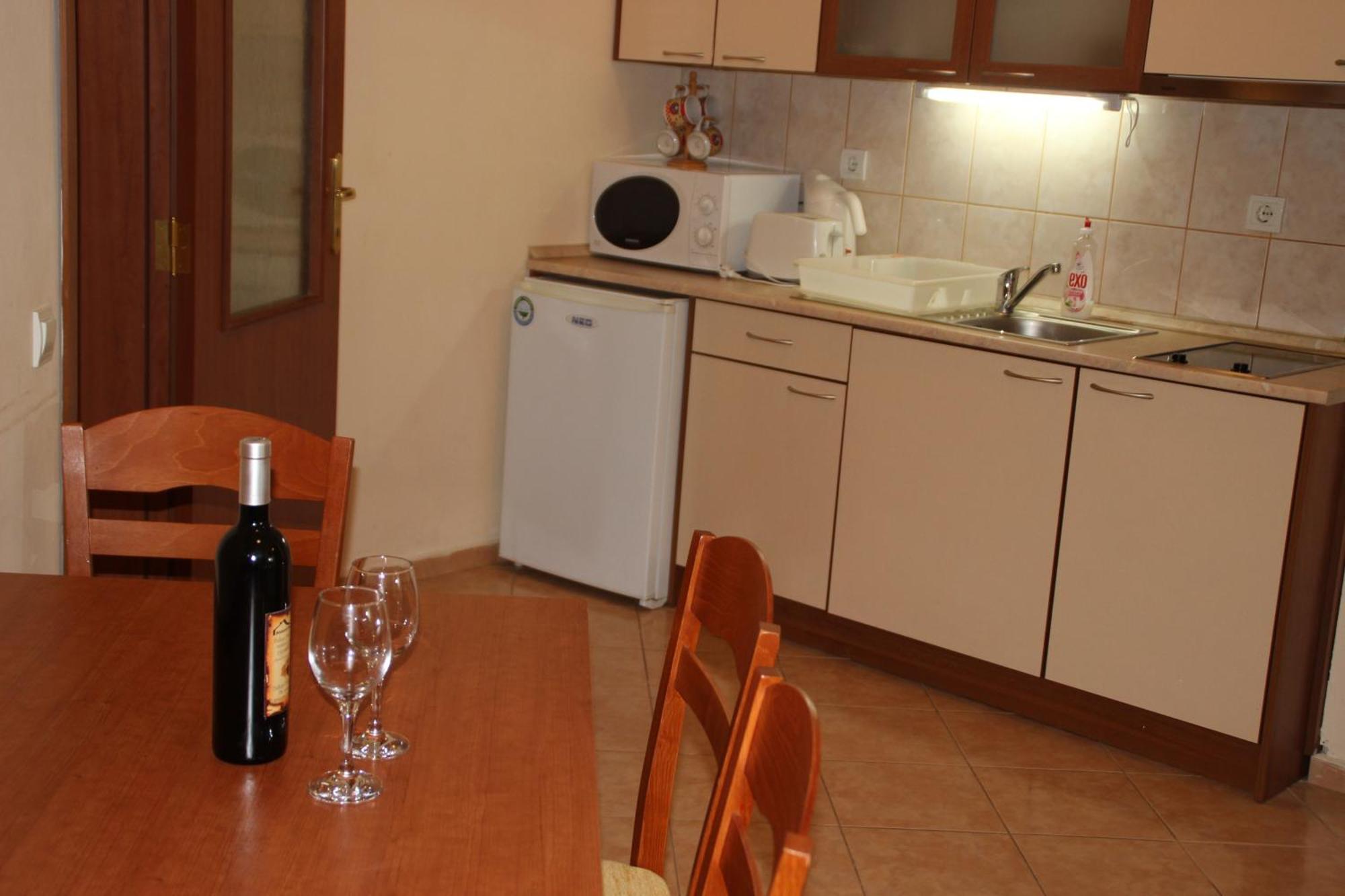 Charming One Bed Apartment 423 In Main Flora Building 보로베츠 외부 사진