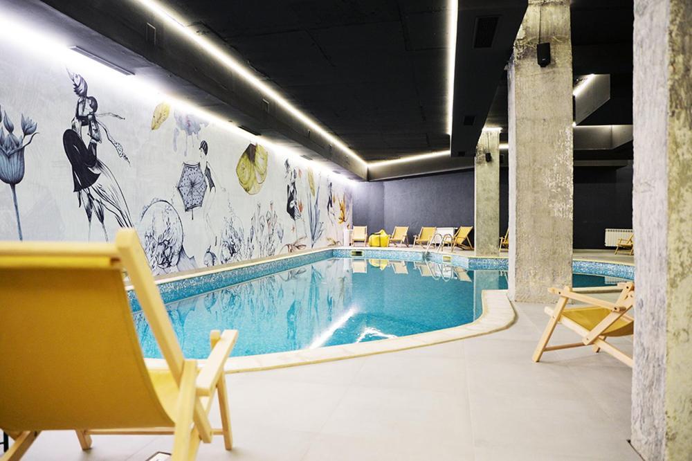 Charming One Bed Apartment 423 In Main Flora Building 보로베츠 외부 사진