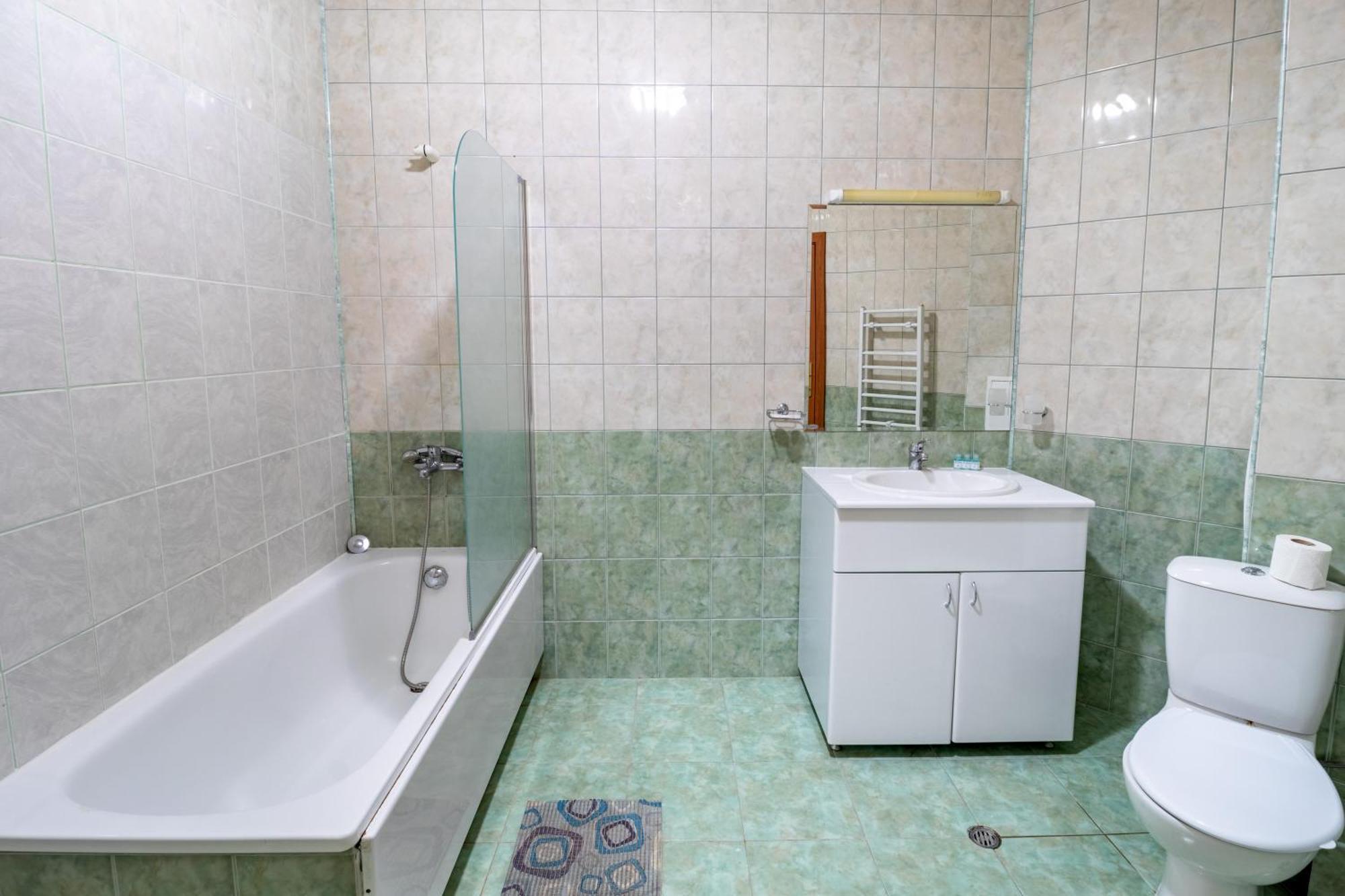 Charming One Bed Apartment 423 In Main Flora Building 보로베츠 외부 사진